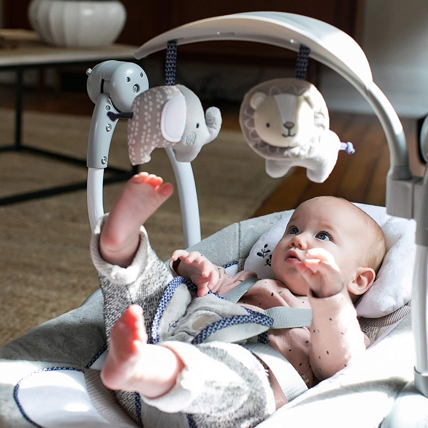 Babywippe BABY RELAX Braun Beige Inklusive abnehmbarem Spielbogen