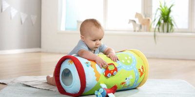 Die besten Krabbelrollen um das Krabbeln bei Babys effektiv zu fördern